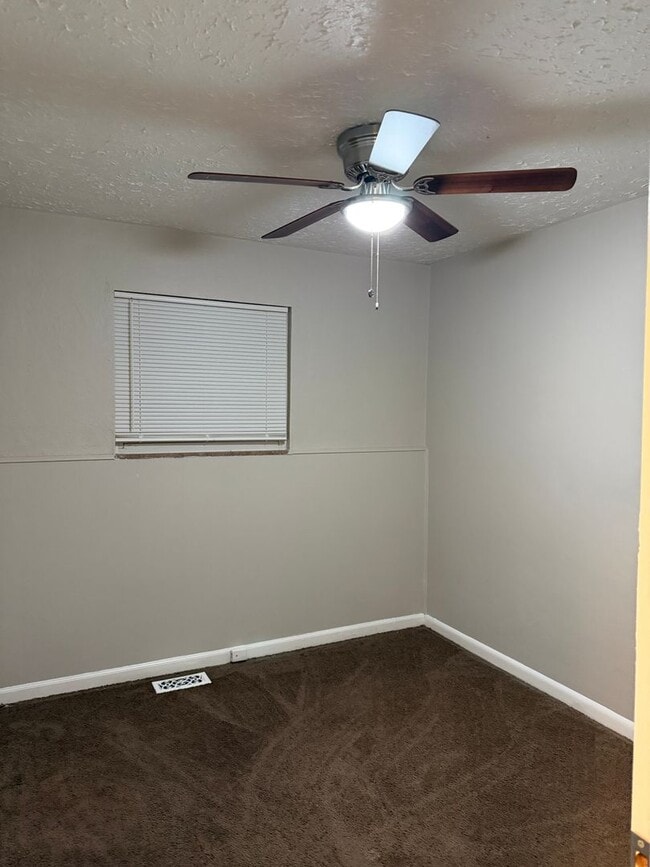 Foto del edificio - 3709-3711 Kinnear Ave