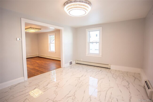 Foto del edificio - 1261 Waverly St