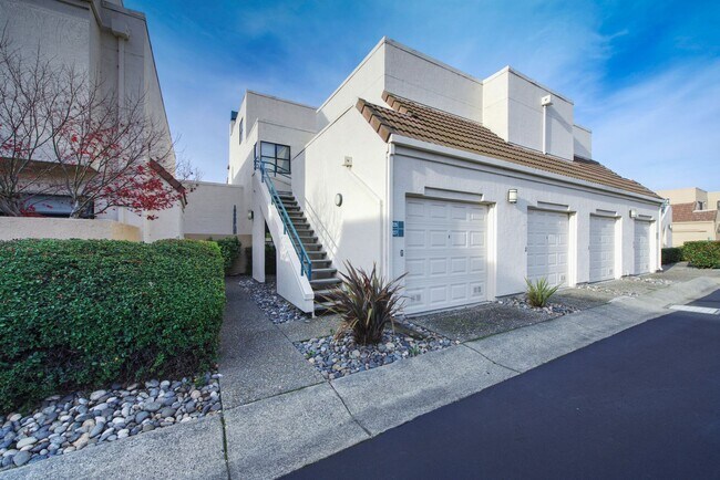 Building Photo - 127 Nantucket Ln