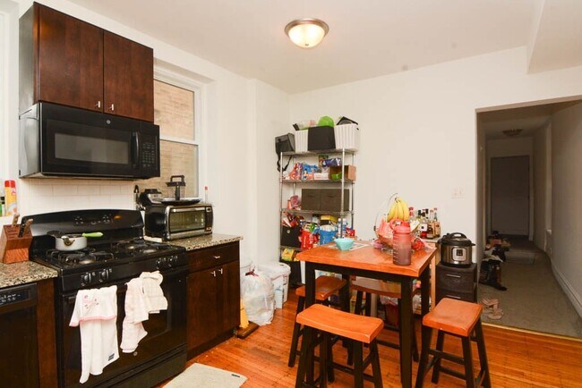 Foto del edificio - 748 W Belden Ave