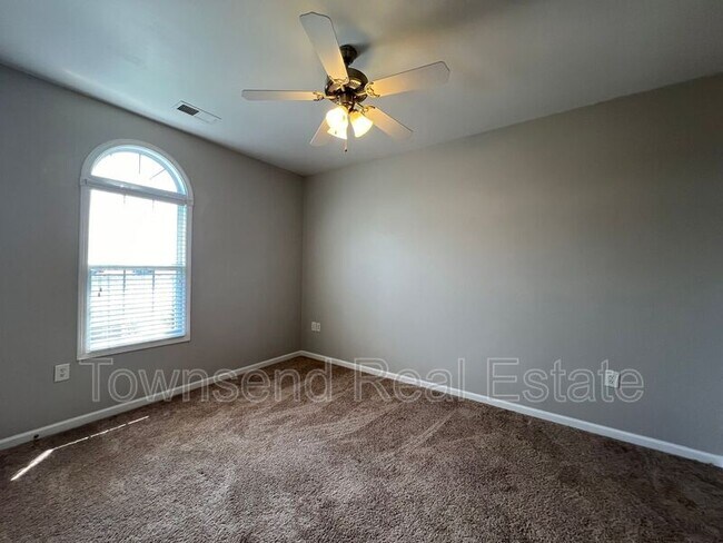 Foto del edificio - 625 Marshtree Ln