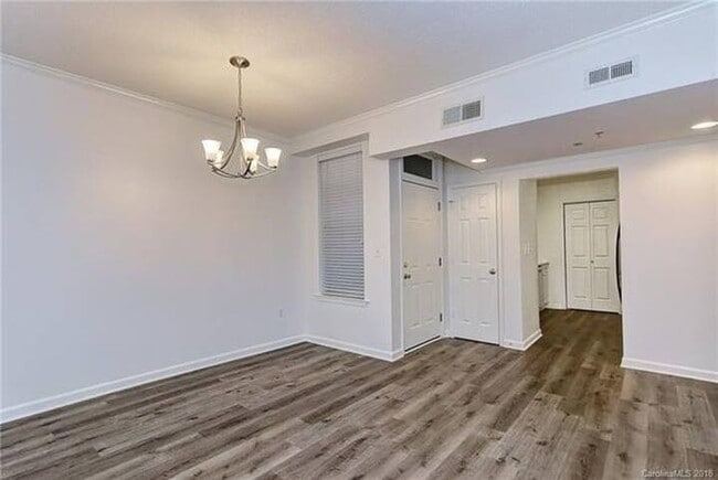 Living Room Extended (unfurnished look) - 405 W 7th St