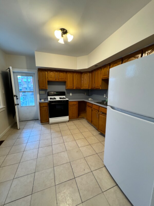 Building Photo - 609-S18th 1/2 S 18th St