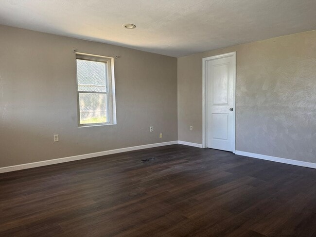 Building Photo - Cute 1 bedroom house Rochester