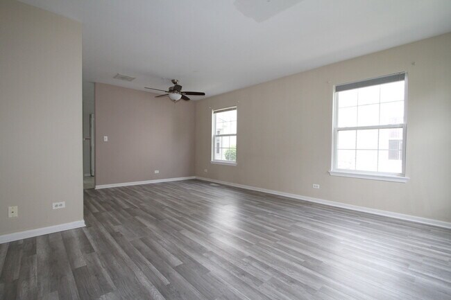 Foto del edificio - 2554 Dickens Dr