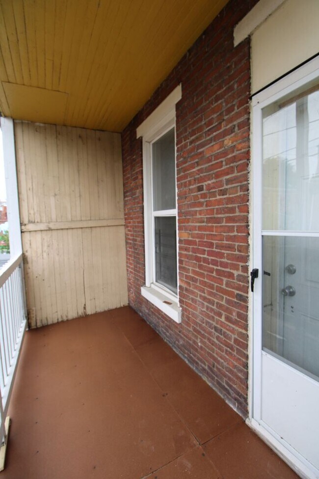Building Photo - 224 Reily St