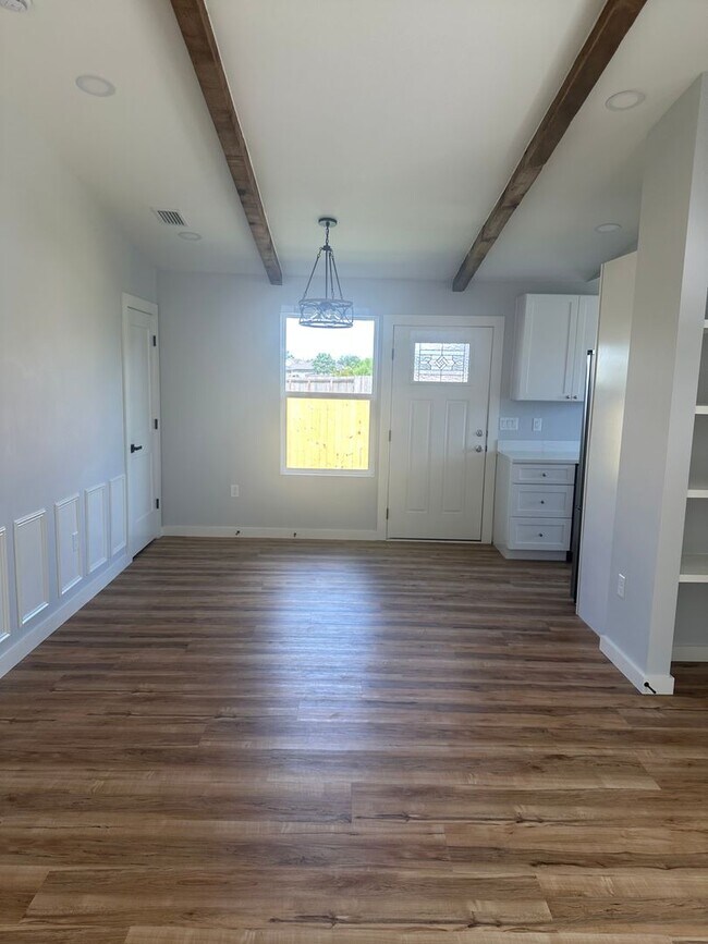 Foto del edificio - 7209 Lake Suzzanne Ln