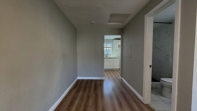 Foto del edificio - 7228 San Francisco St