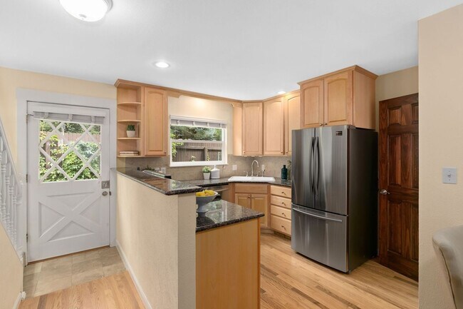 Building Photo - A Boulder Gem -  2 BD 1.5 BA Townhome avai...