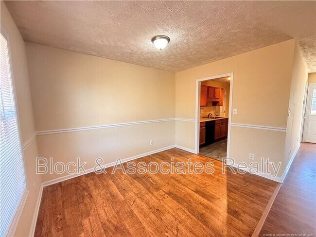 Foto del edificio - 203 Cypress Dr