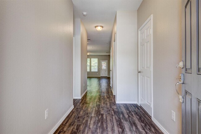 Foto del edificio - 4344 Roaring Timber Dr