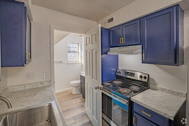 2BR, 1.5BA Style 2 - 825SF - Kitchen - College Park Townhouses