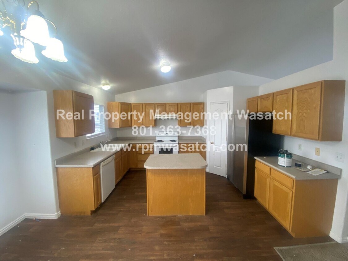 Building Photo - New Listing - $500 off First Month Rent!!!