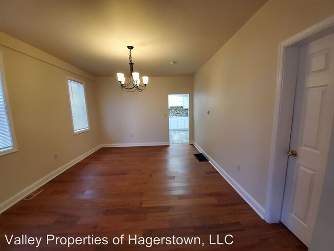 Foto del edificio - 337 S Burhans Blvd