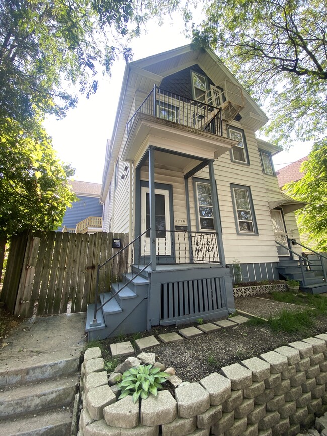 Exterior - 1720 N Astor St