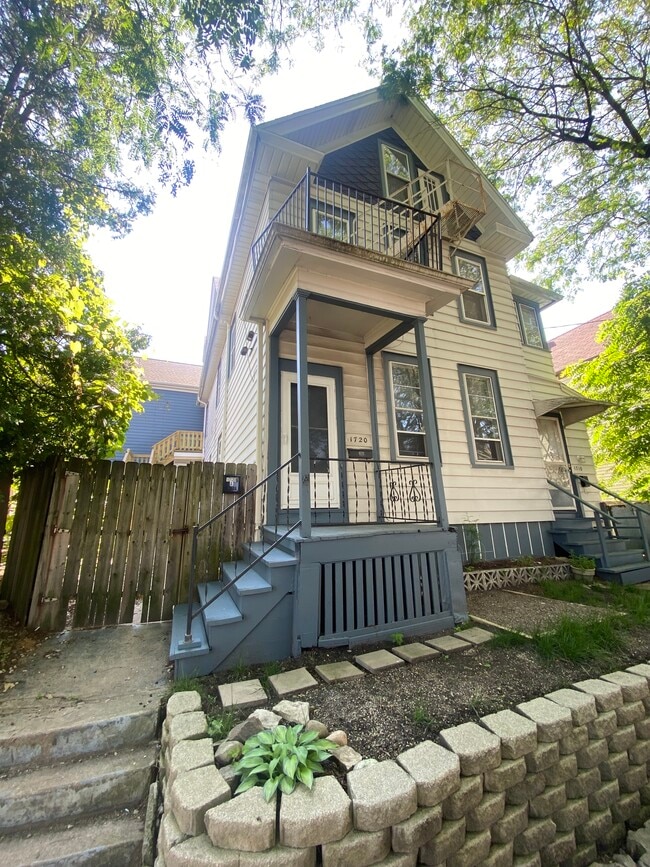 Exterior - 1720 N Astor St