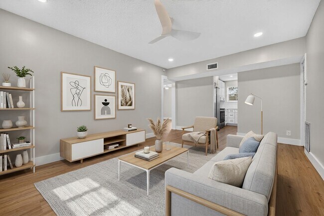 Sala de estar (decorada virtualmente) - 2247 Riverside Ave