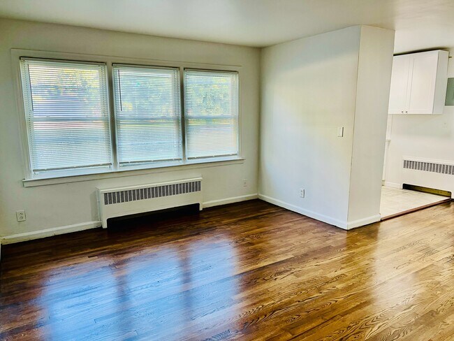 Foto del edificio - 294 W Post Rd