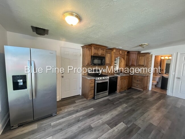 Building Photo - 2206 Wahlquist Dr