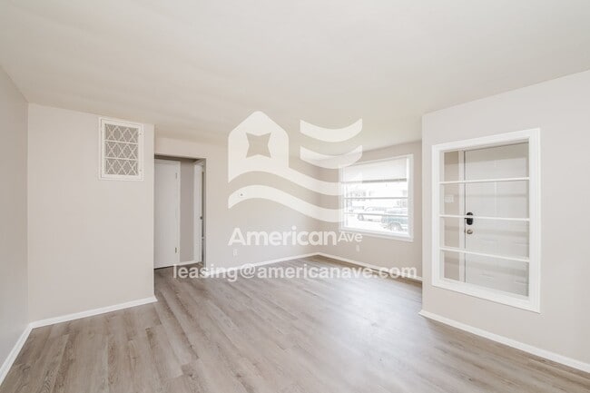 Building Photo - 906 N Adams St