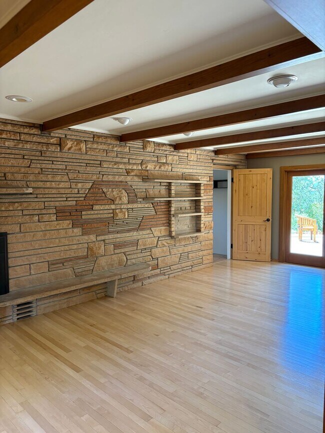 Foto del edificio - Unfurnished, 1-Year Long-Term Rental