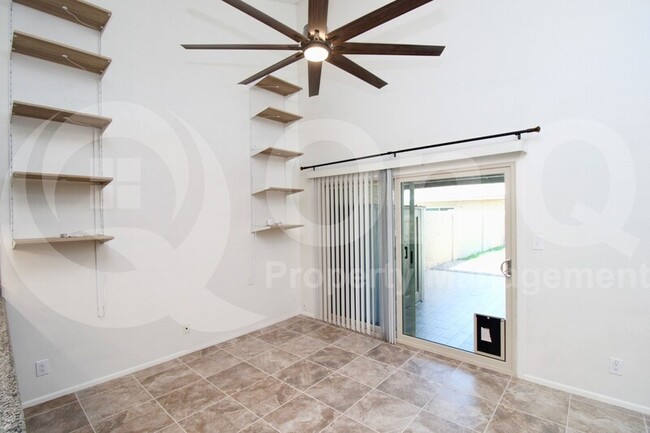 Foto del edificio - 886 W Summit Pl
