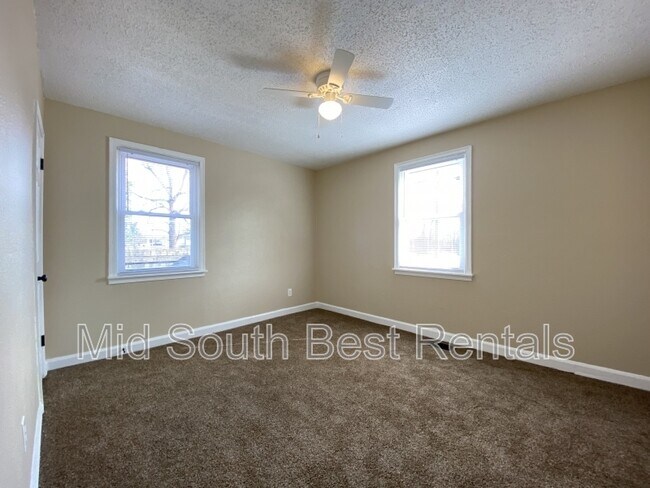 Building Photo - 850 Whitney Ave