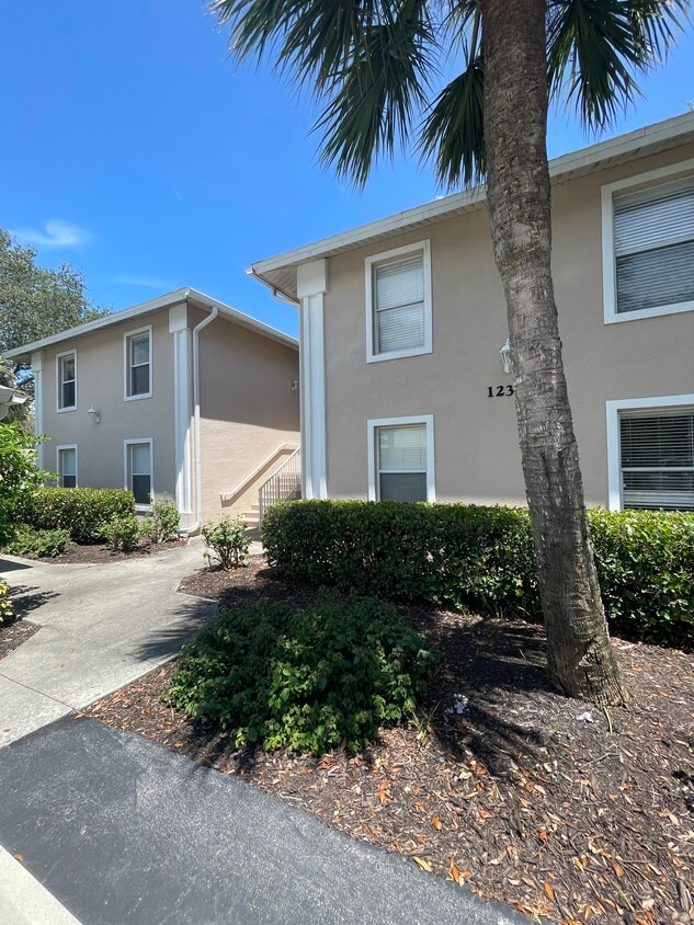 Building Photo - 12361 Notting Hill Ln
