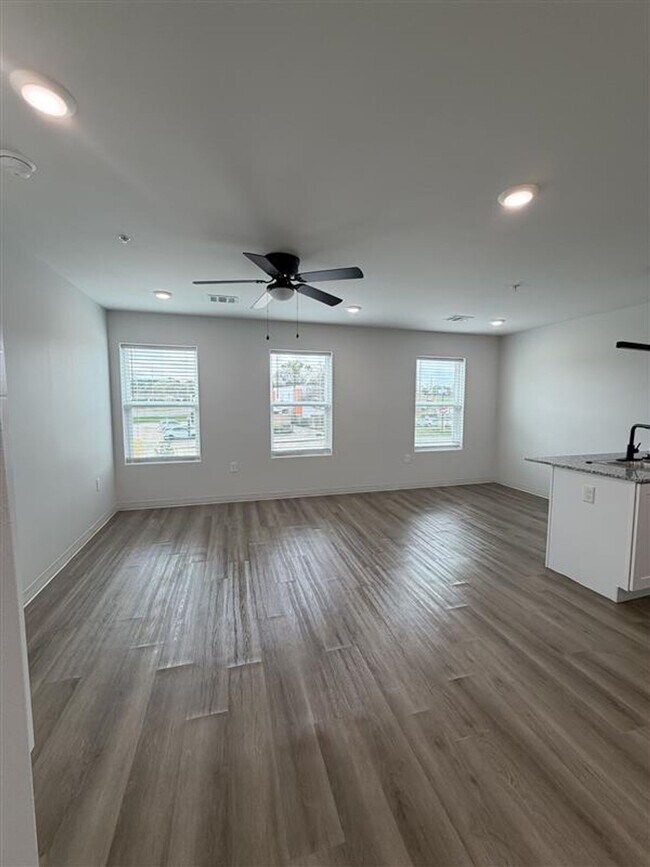 Foto del edificio - Village Lofts