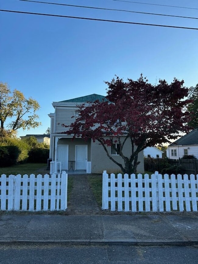 Photo - JP - Early Apartment