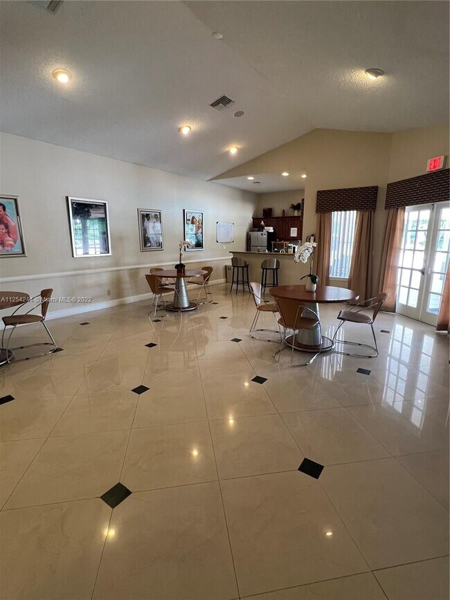 Foto del edificio - 1401 Village Blvd