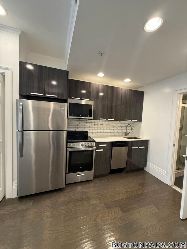 Foto del edificio - 270 Newbury St