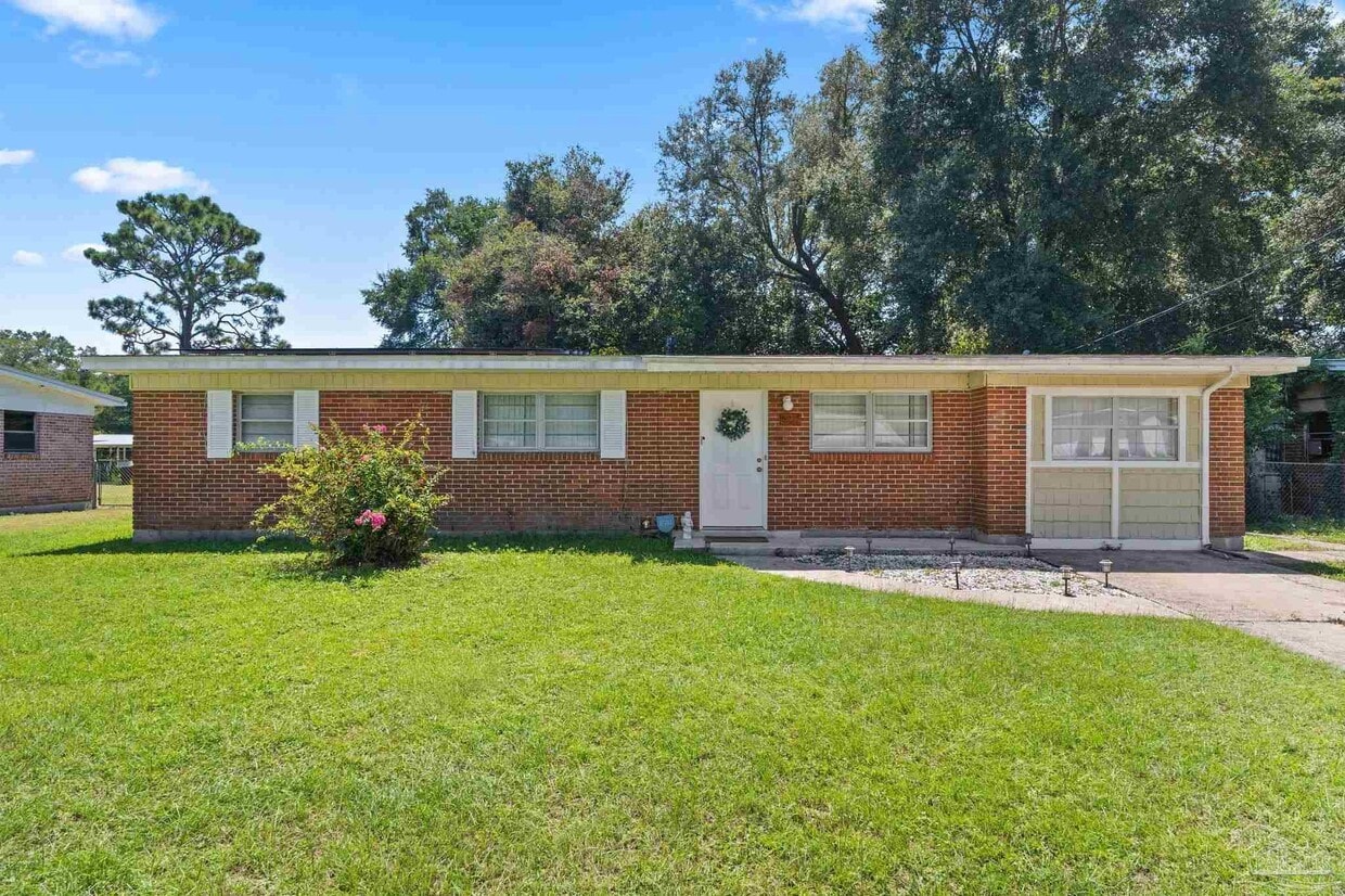 Primary Photo - 6022 Syrcle Ave
