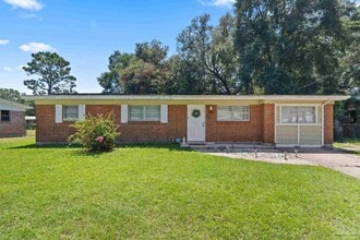 Building Photo - 6022 Syrcle Ave