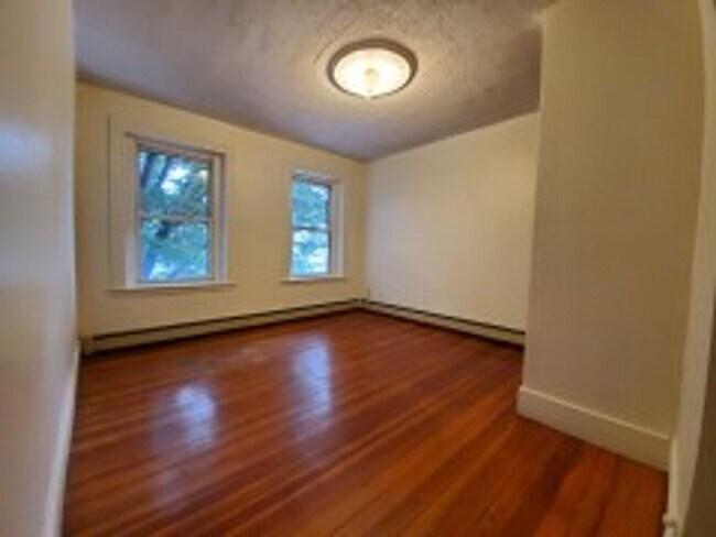 Foto del edificio - East Cambridge 3 BR Apartment - NO FEE - 9/1/26