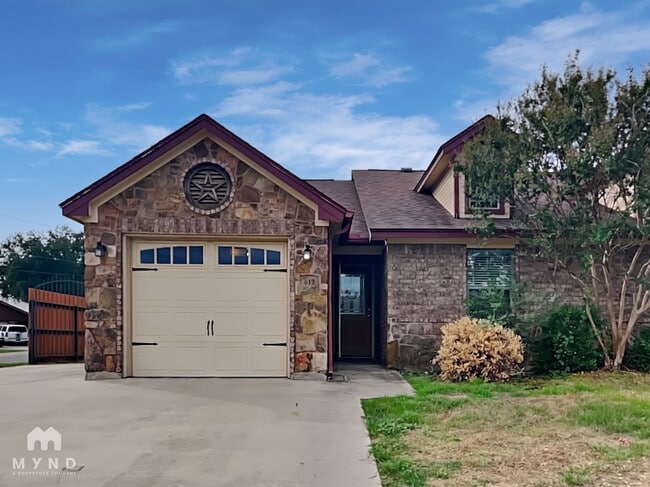 Building Photo - 612 Hilltop Dr