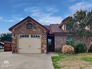 Building Photo - 612 Hilltop Dr