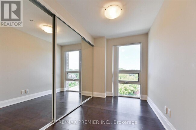 Photo du bâtiment - 8302 Islington Ave.