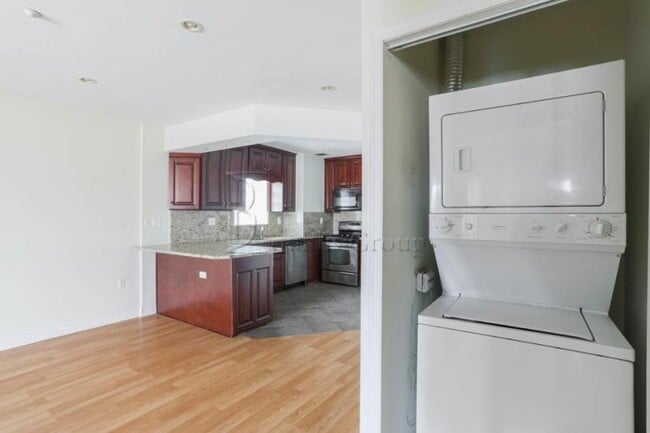 1 bedroom in ASTORIA NY 11102 - 1 bedroom in ASTORIA NY 11102 Apartment