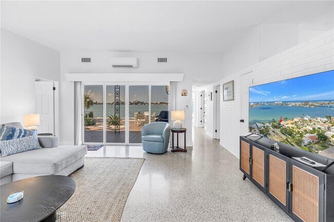 Foto del edificio - 7100 Shore Dr S