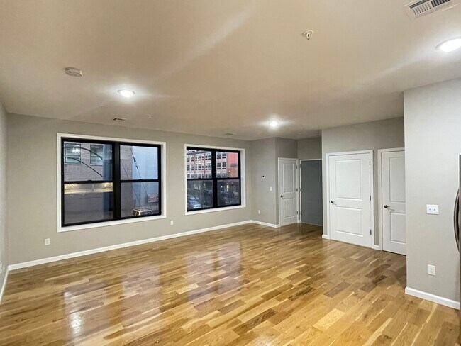 Building Photo - 295 Broadway