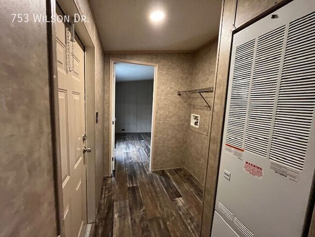 Foto del edificio - 753 Wilson Dr