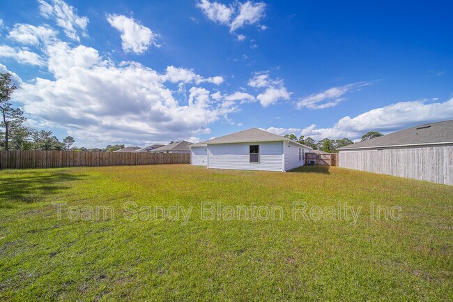 Foto del edificio - 8739 Schooner Ln