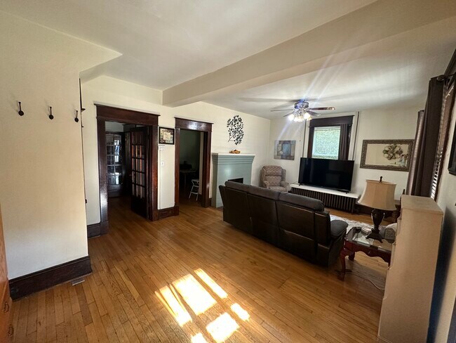 Foto del edificio - 1841 Oxford Ave SW