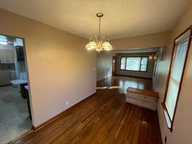Building Photo - Charming Bedford Stone