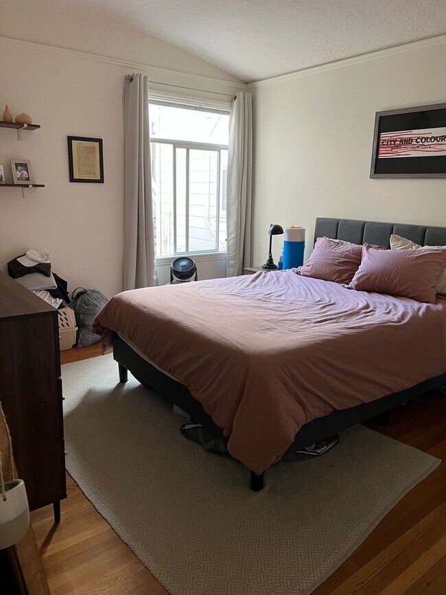 Foto del edificio - 2240 N Point St