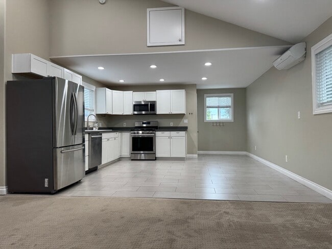 Building Photo - 16357 Vintage St