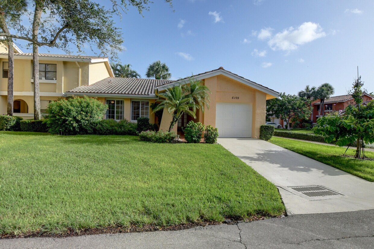 Primary Photo - 6105 Via Laguna Ln