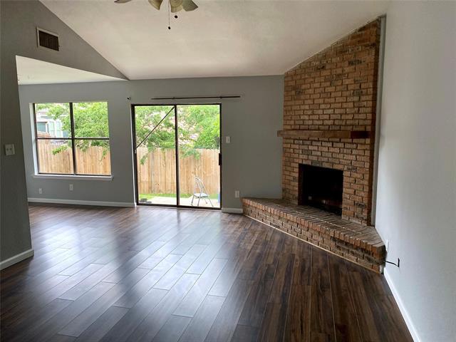 Building Photo - 2104 Mistletoe Ave