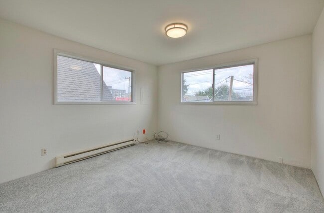Building Photo - 1637 21st Ave